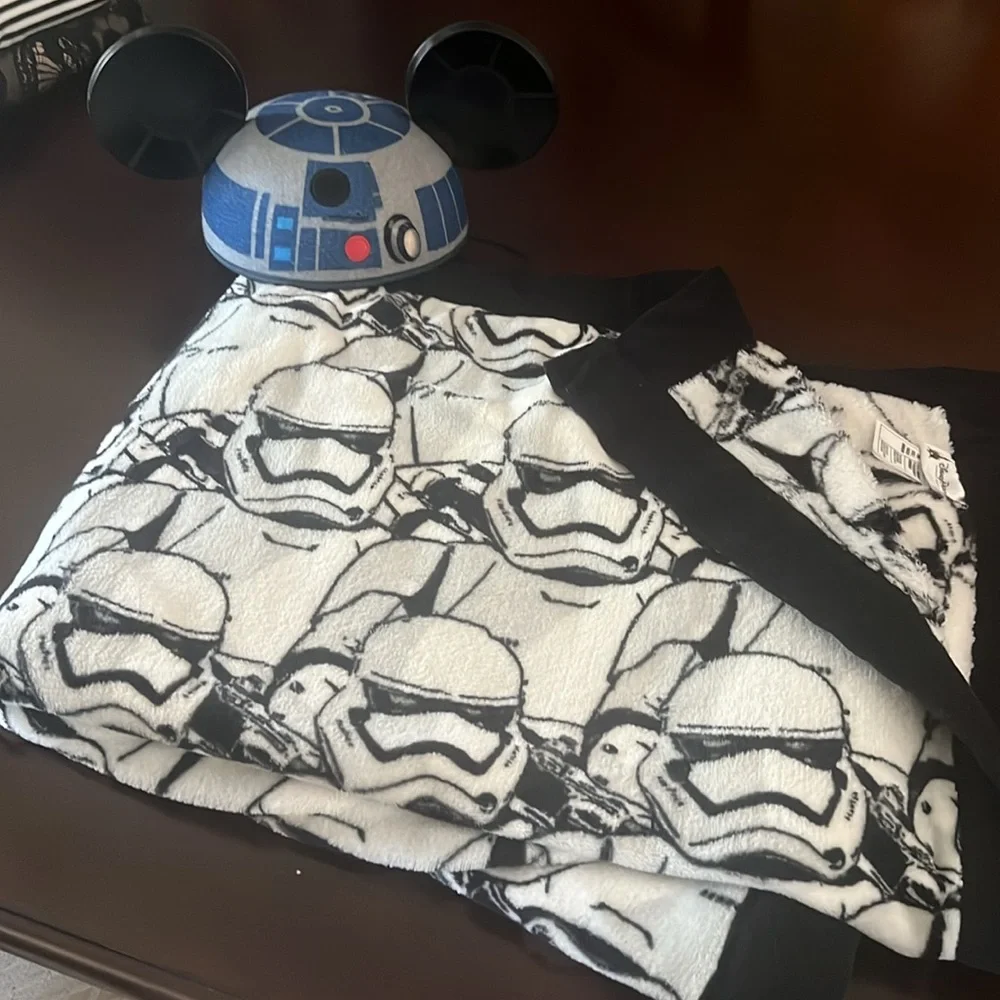 Disney Parks Stars Wars Star Trooper fuzzy Blanket free R2D2 Mickey Mouse Ears